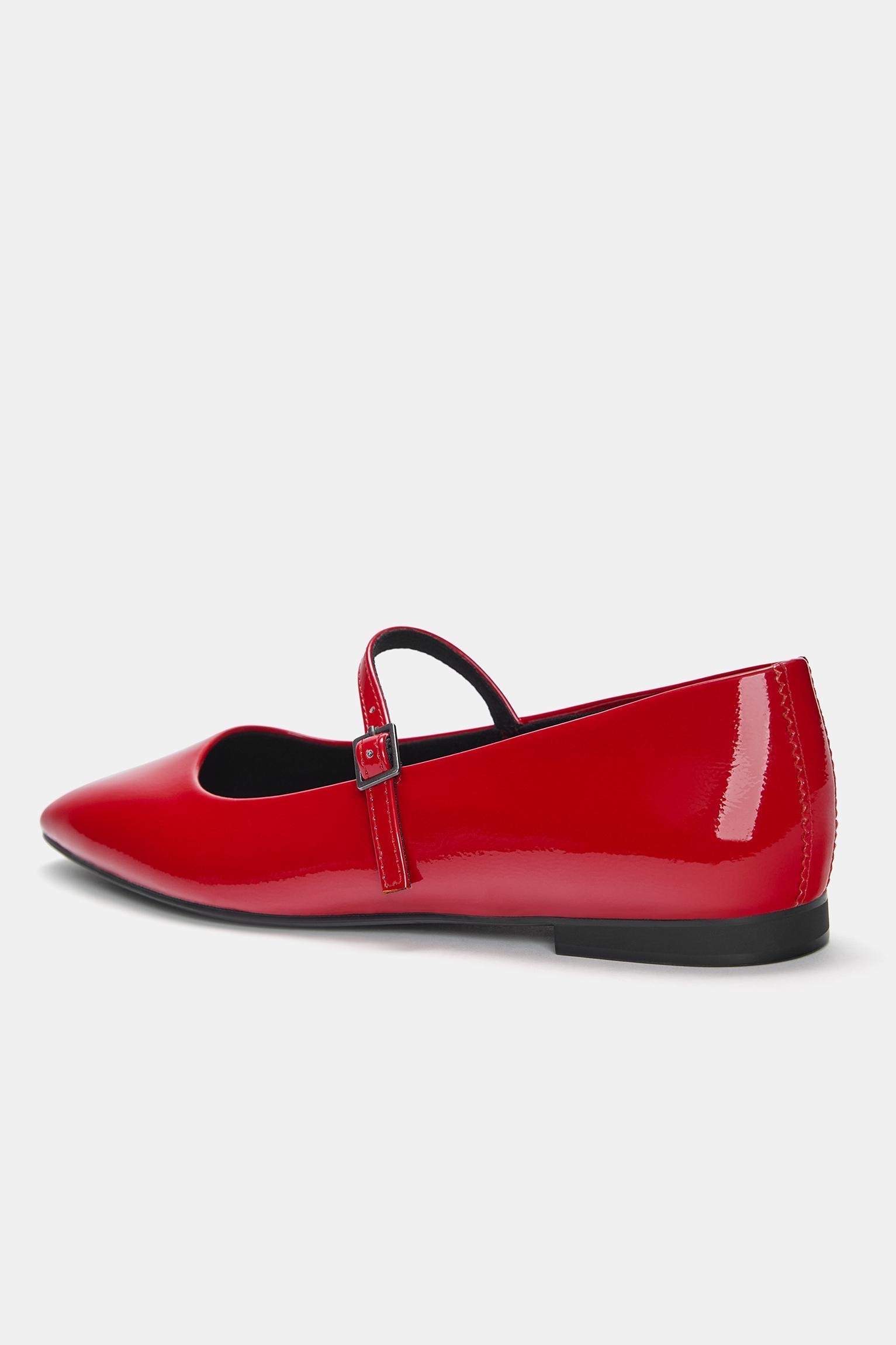 Faux patent leather ballerinas Product Image