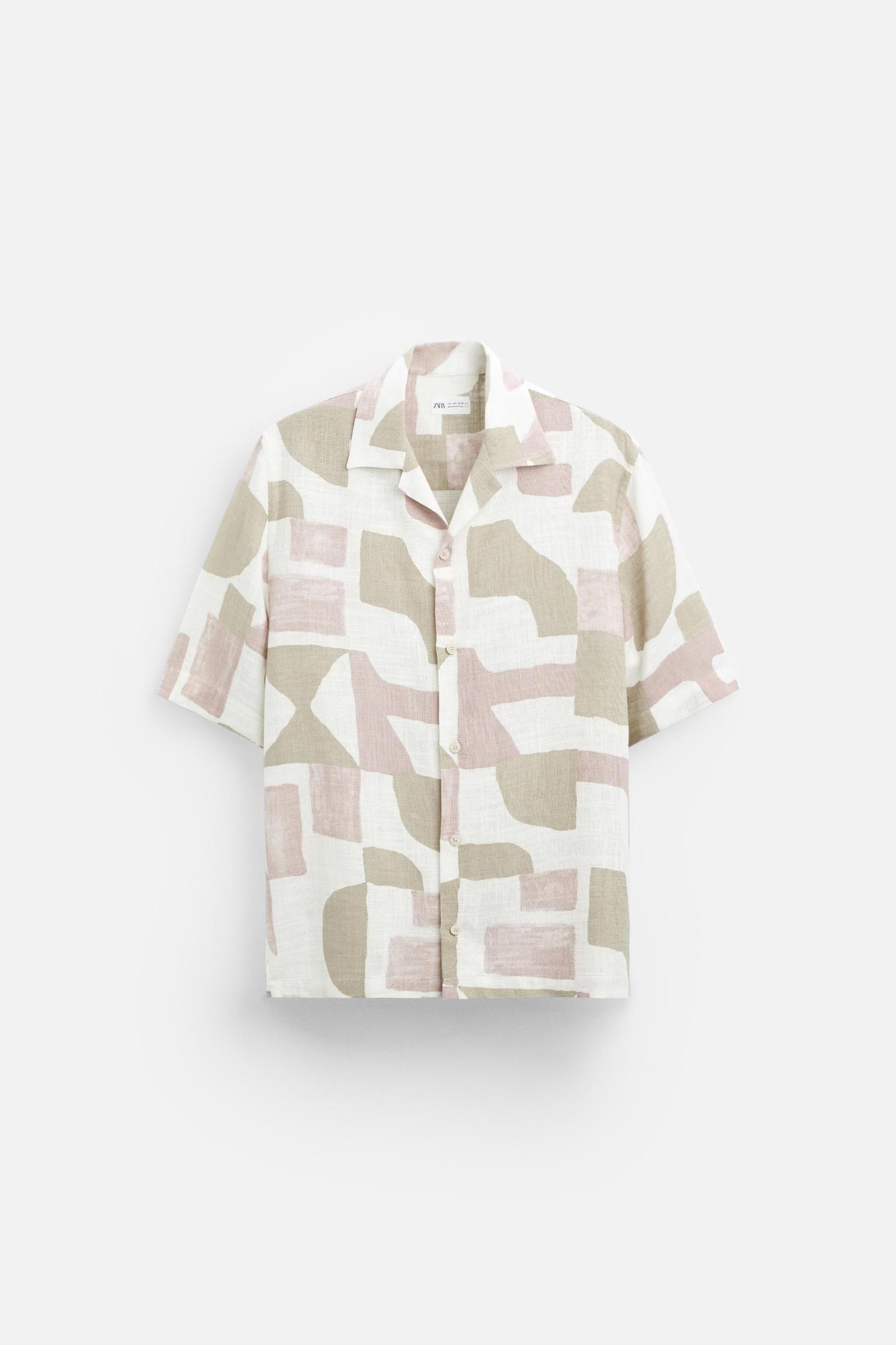 Relaxed fit shirt made of viscose blend fabric. Spread collar and short sleeves. Front button closure. Product Image