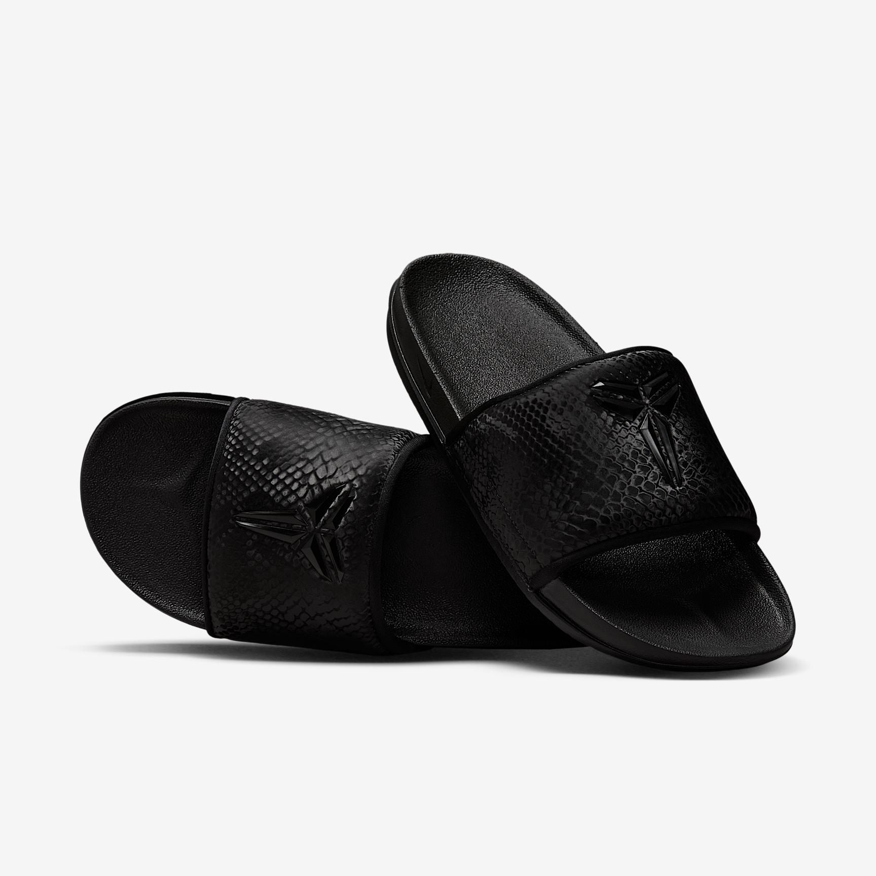 Kobe Offcourt Men's Slides Product Image