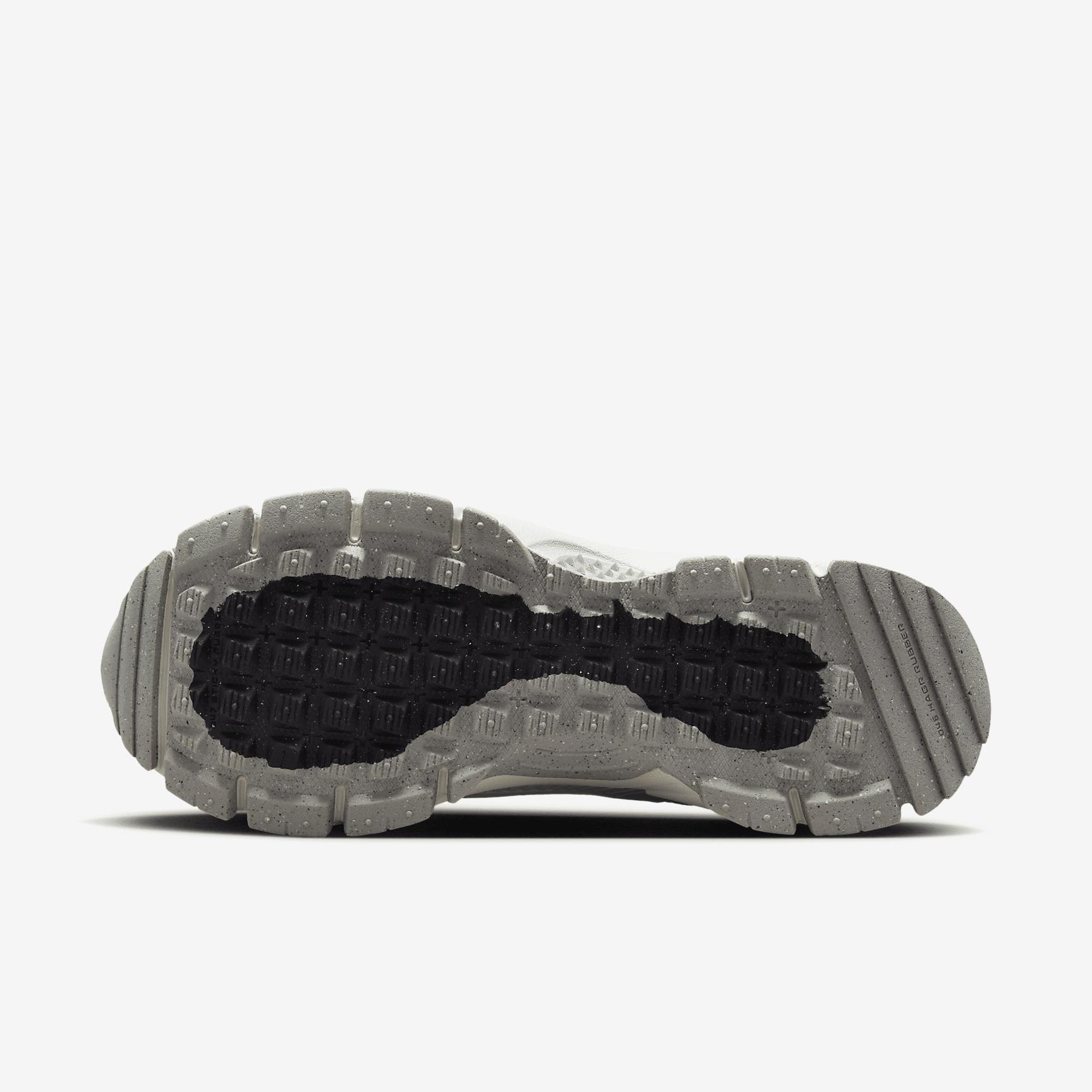 Nike Zoom Vomero Roam Women's Winterized Shoes Product Image