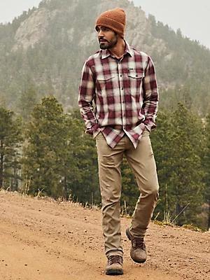 Men's Wrangler® Flex Waist Outdoor Cargo Pant in Kangaroo Product Image