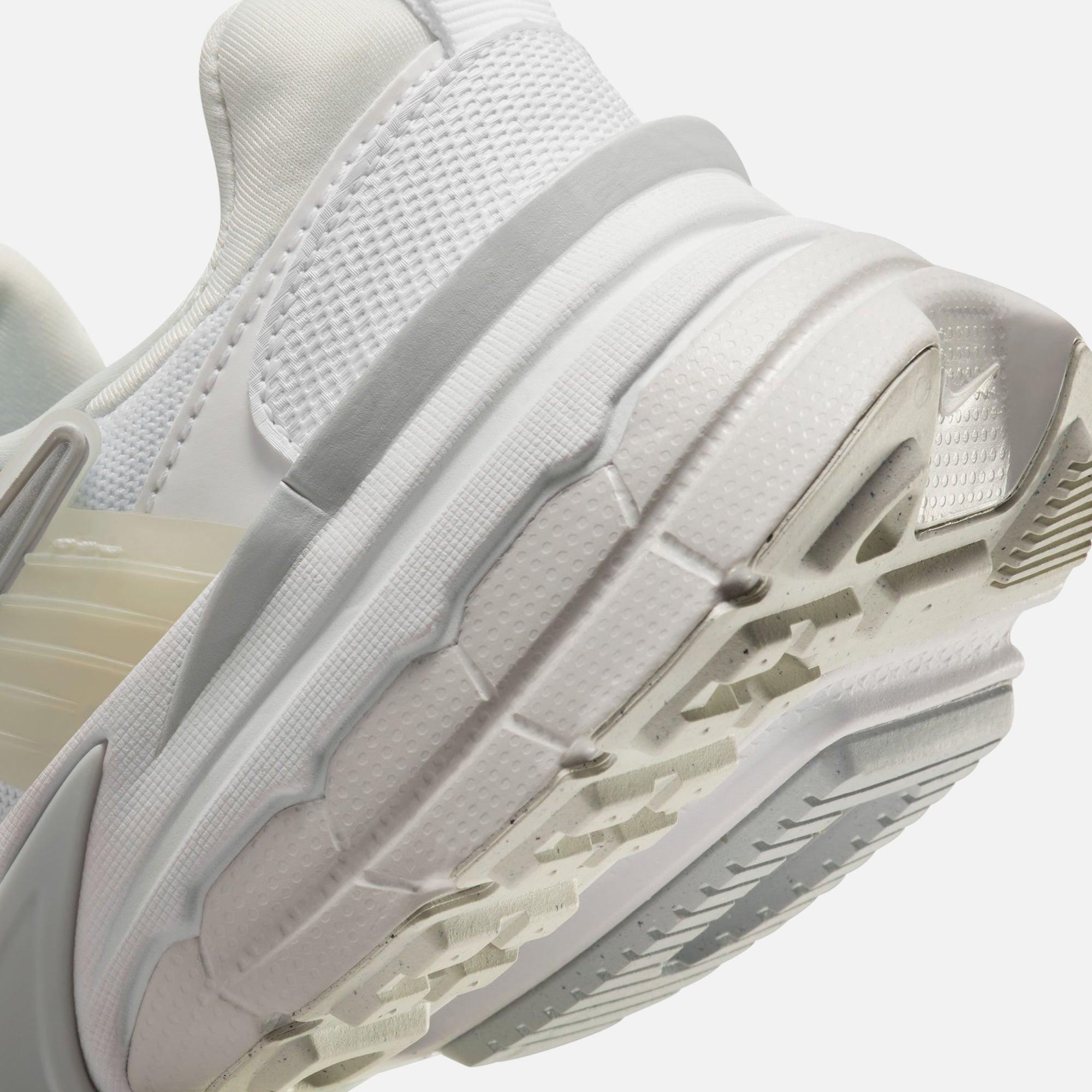 Nike WMNS V2K Run - White / Metallic Silver / Platinum Female Product Image