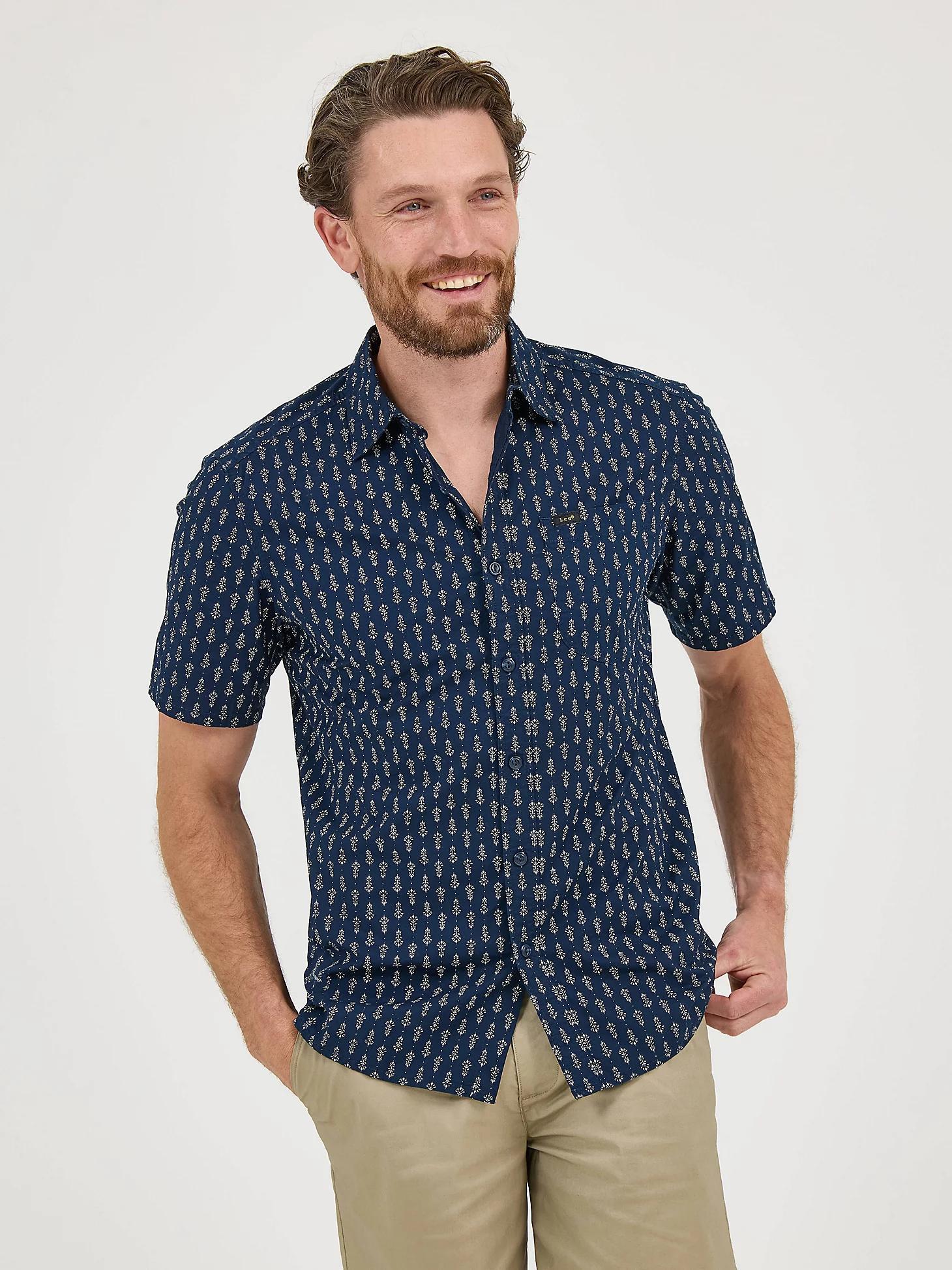 Men's Extreme Motion All Purpose Short Sleeve Print Button Down Shirt | Men's Tops & Tees | Lee® Product Image