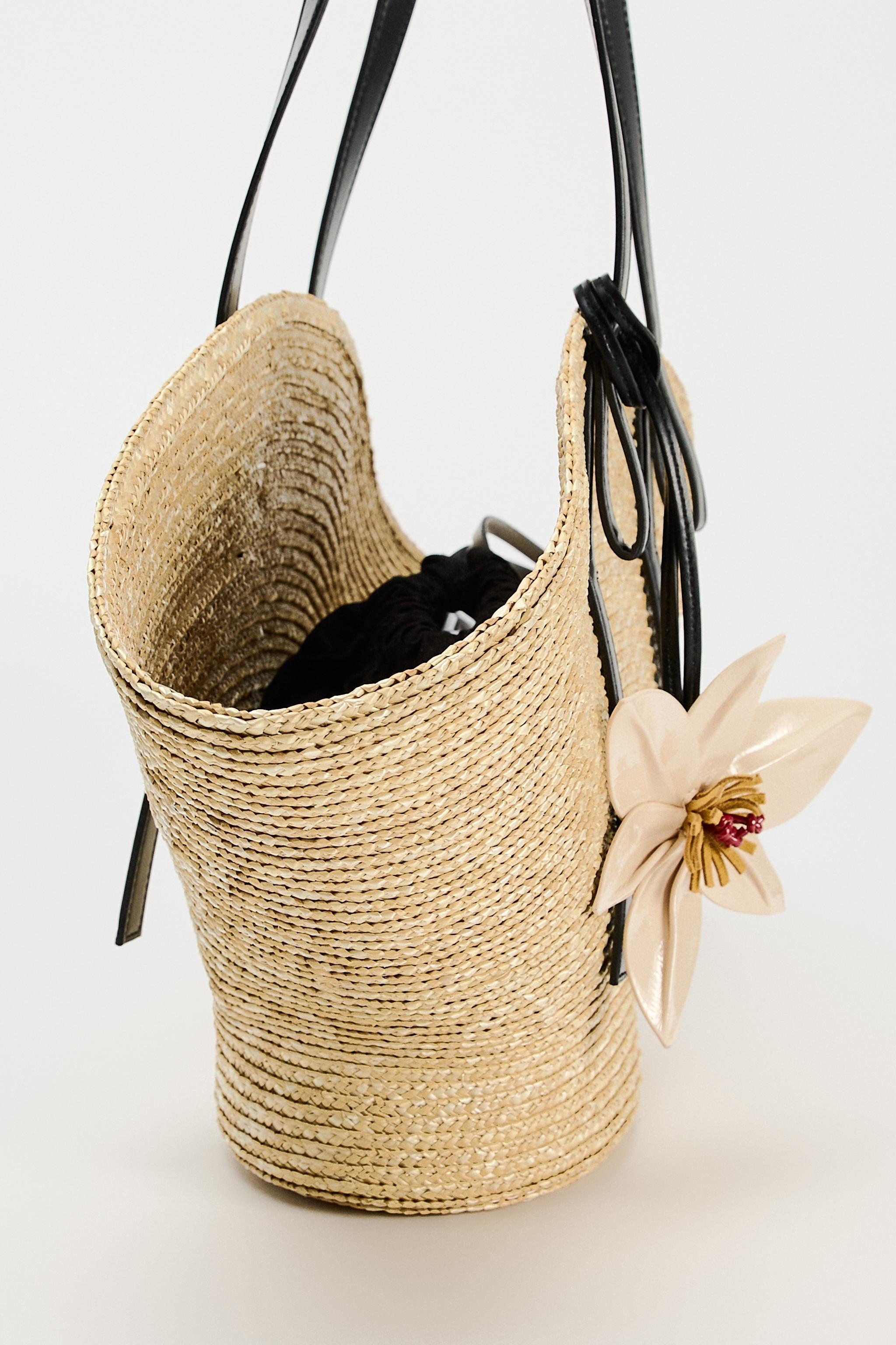 BASKET SHOULDER BAG WITH FLOWER Product Image