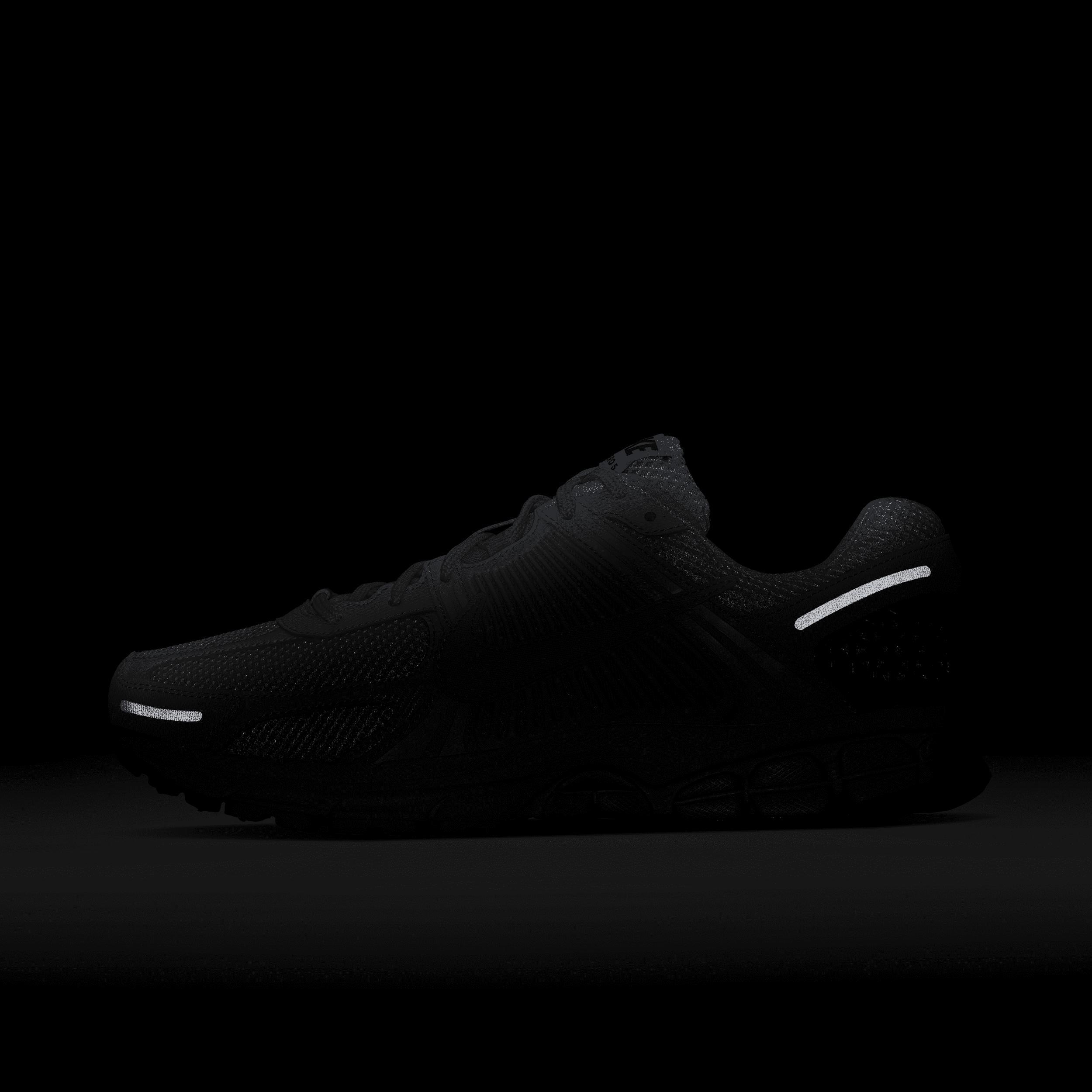 Nike Men's Zoom Vomero 5 Shoes Product Image