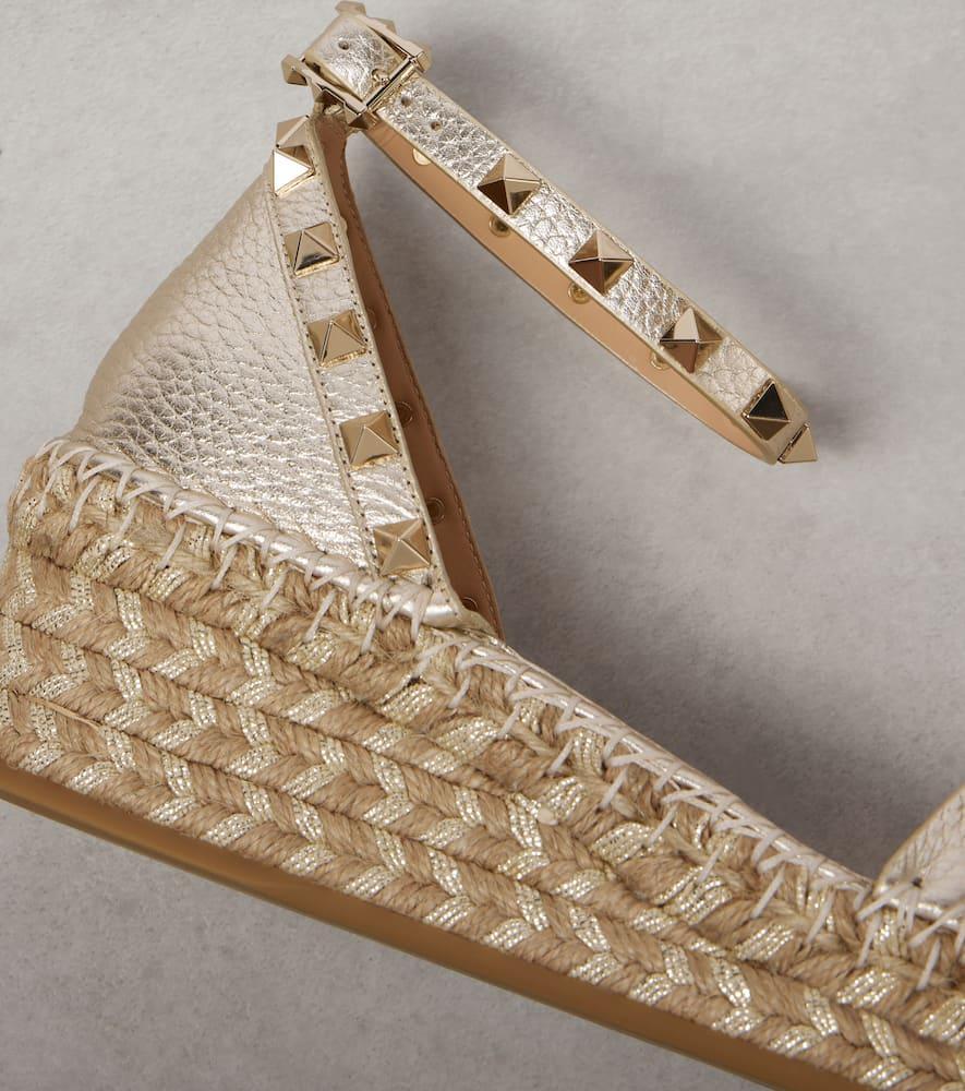 VALENTINO GARAVANI Valentino Rockstud 55 Grainy Leather Platform Sandal In Gold Product Image