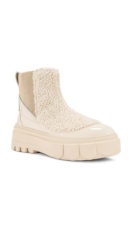 Caribou Cozy Chelsea Ankle Boots Product Image