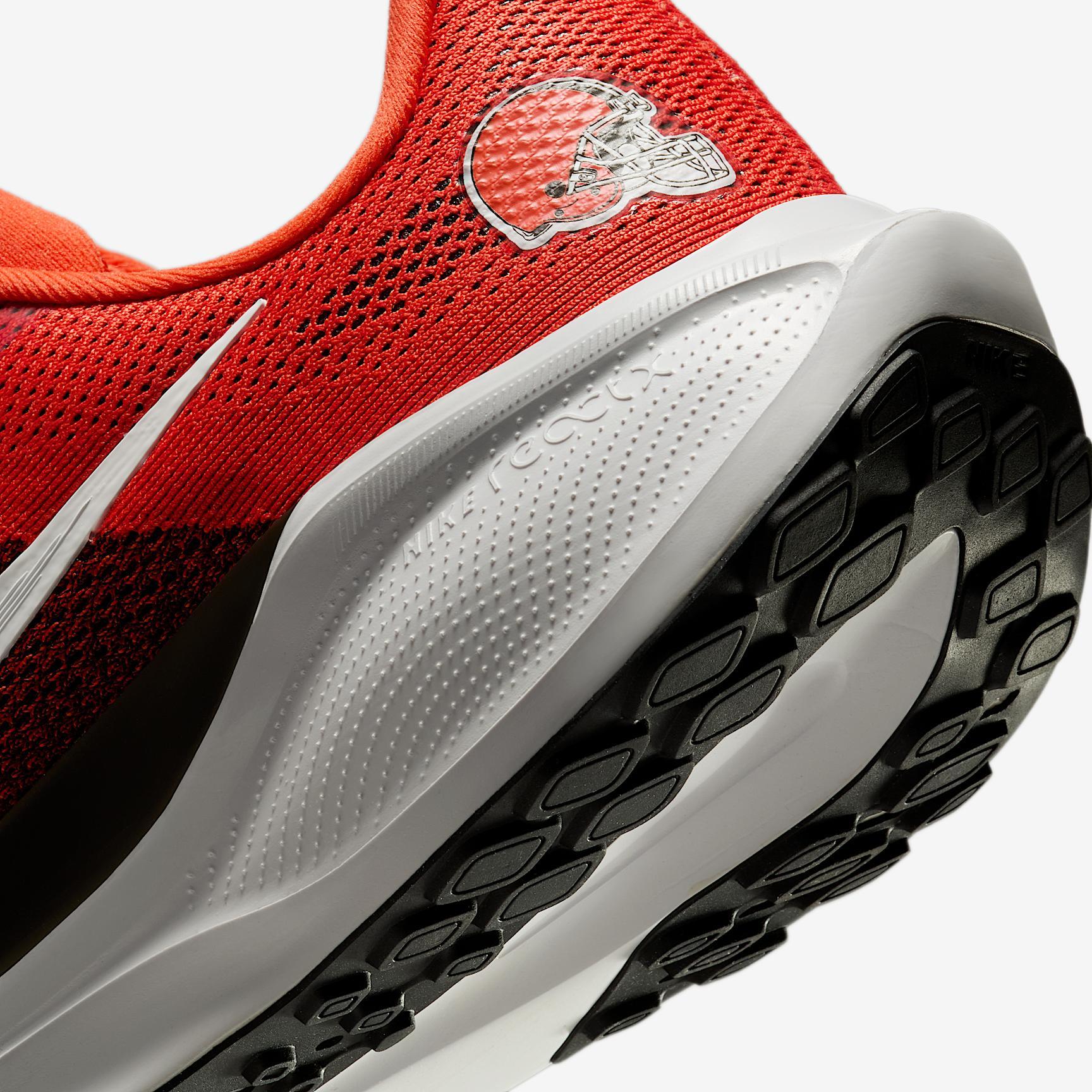 Cleveland Browns Pegasus 41 Men's Nike NFL Road Running Shoes Product Image