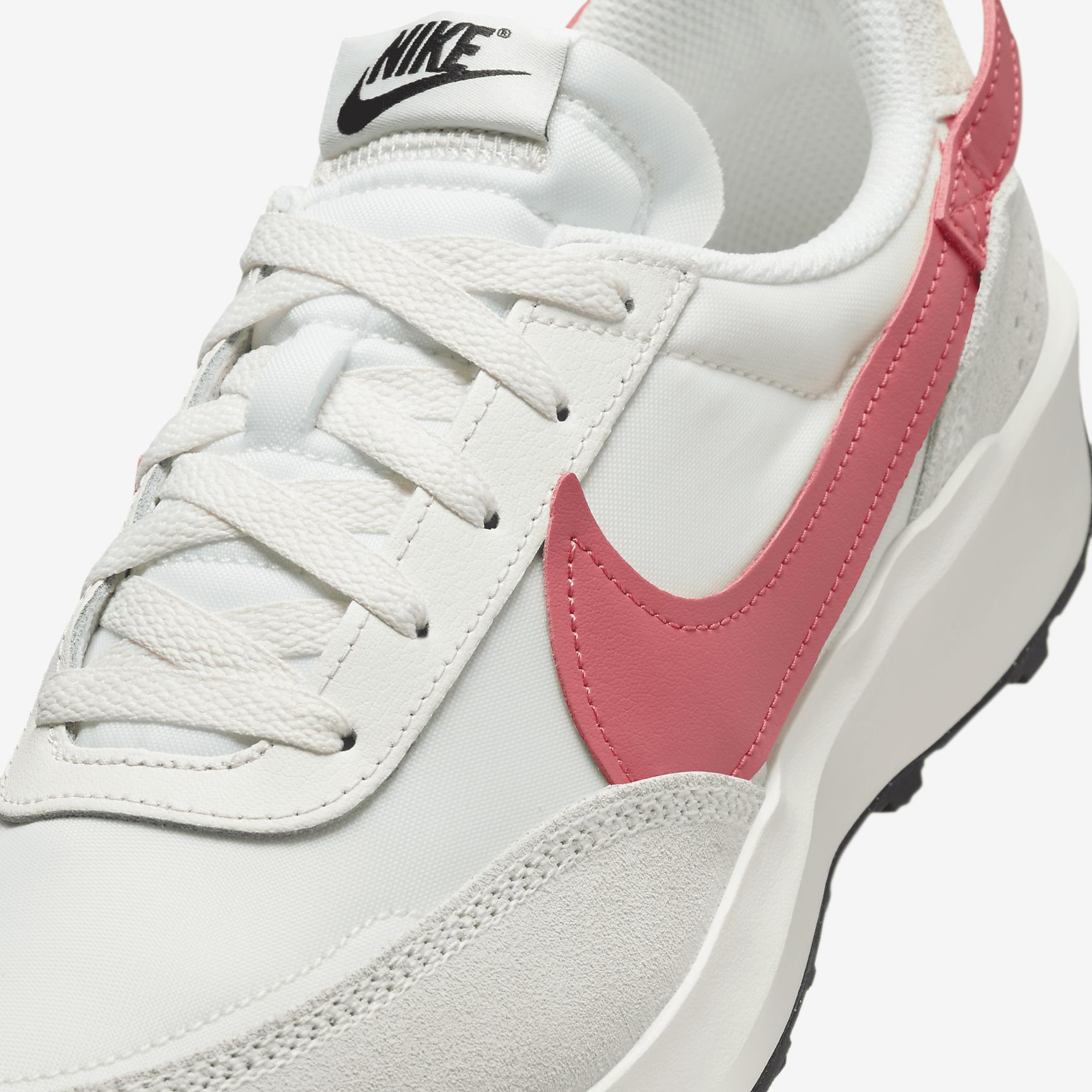 Nike Waffle Debut Women's Shoes Product Image