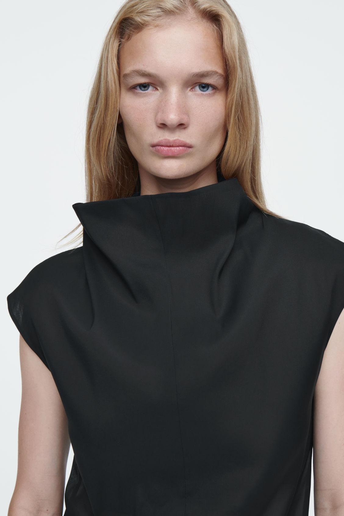 THE SHEER SLEEVELESS TOP Product Image