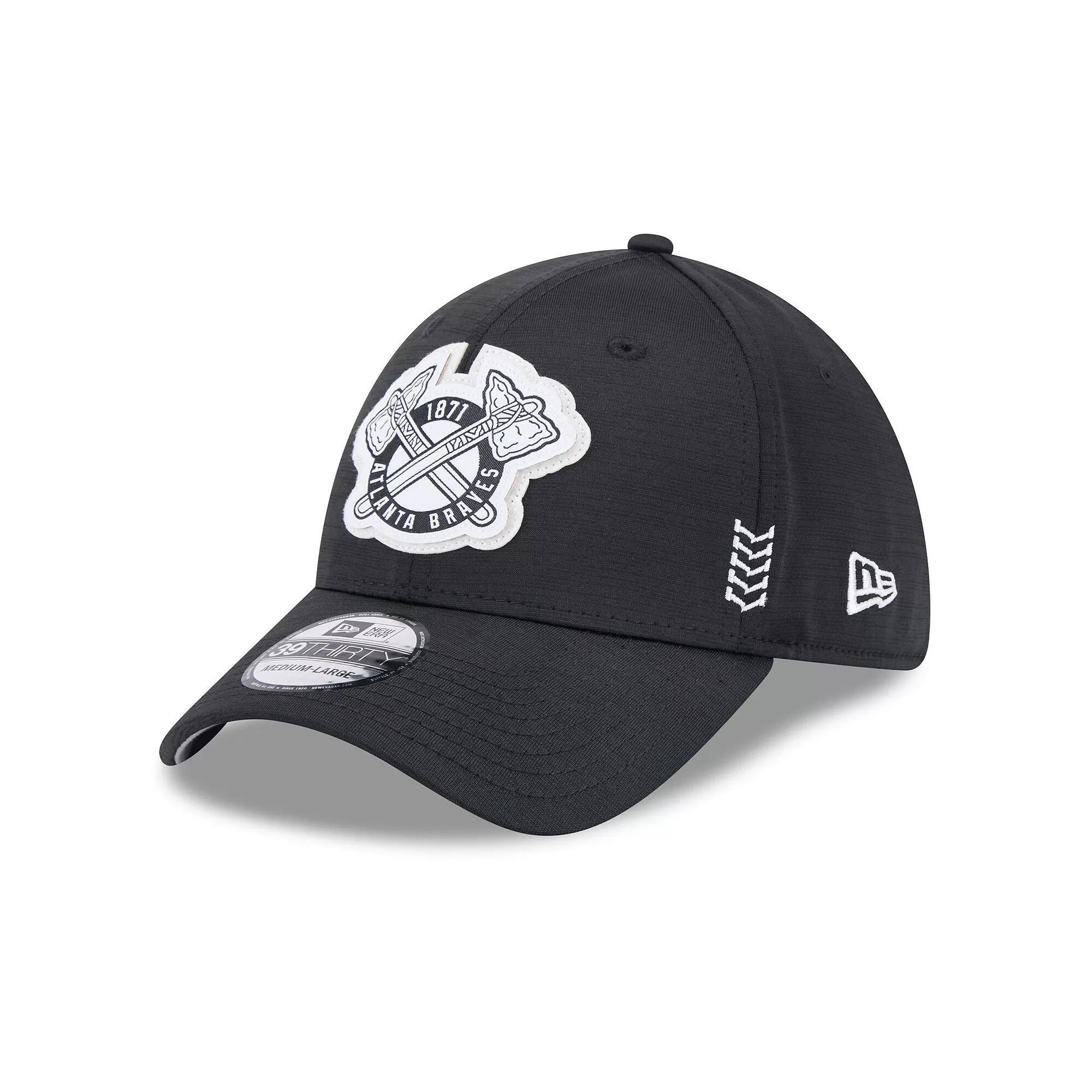 Men's New Era  Black Atlanta Braves 2024 Clubhouse 39THIRTY Flex Fit Hat, Size: Medium/Large Product Image