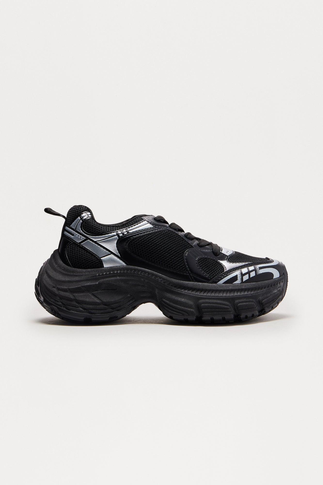 Beckham Lace Up Sneakers - Black Product Image