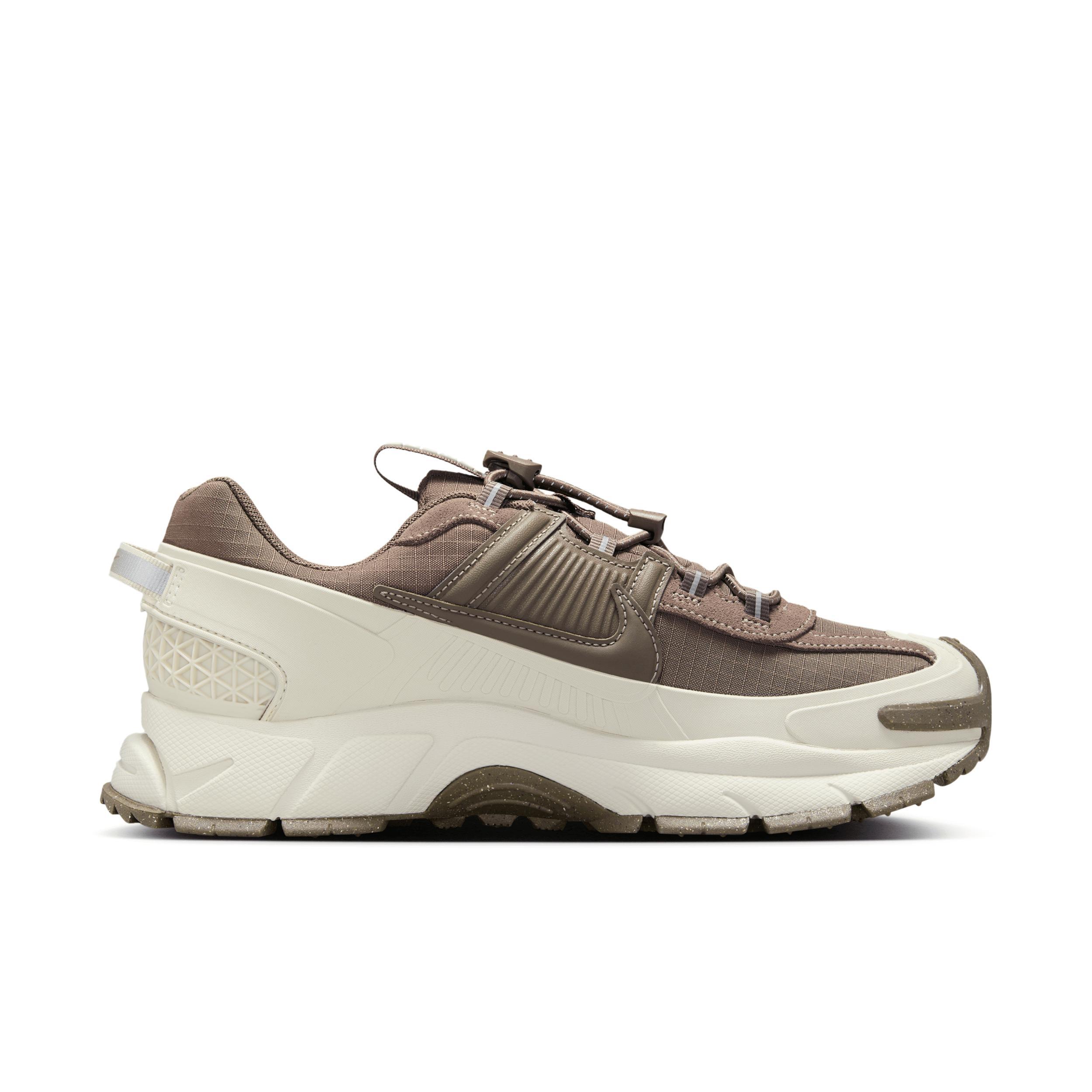 Nike Women's Zoom Vomero Roam Winterized Shoes Product Image