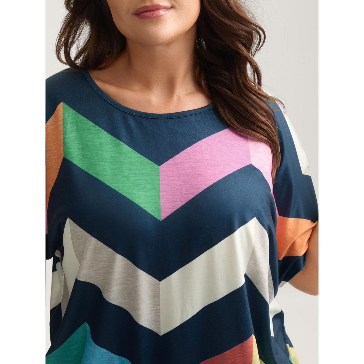 Plus Size Color Block Wavy Print T-Shirt Multicolor Women Contrast Round Neck Loose Everyday-Casual T-shirts BloomChic 14-16/1X Product Image