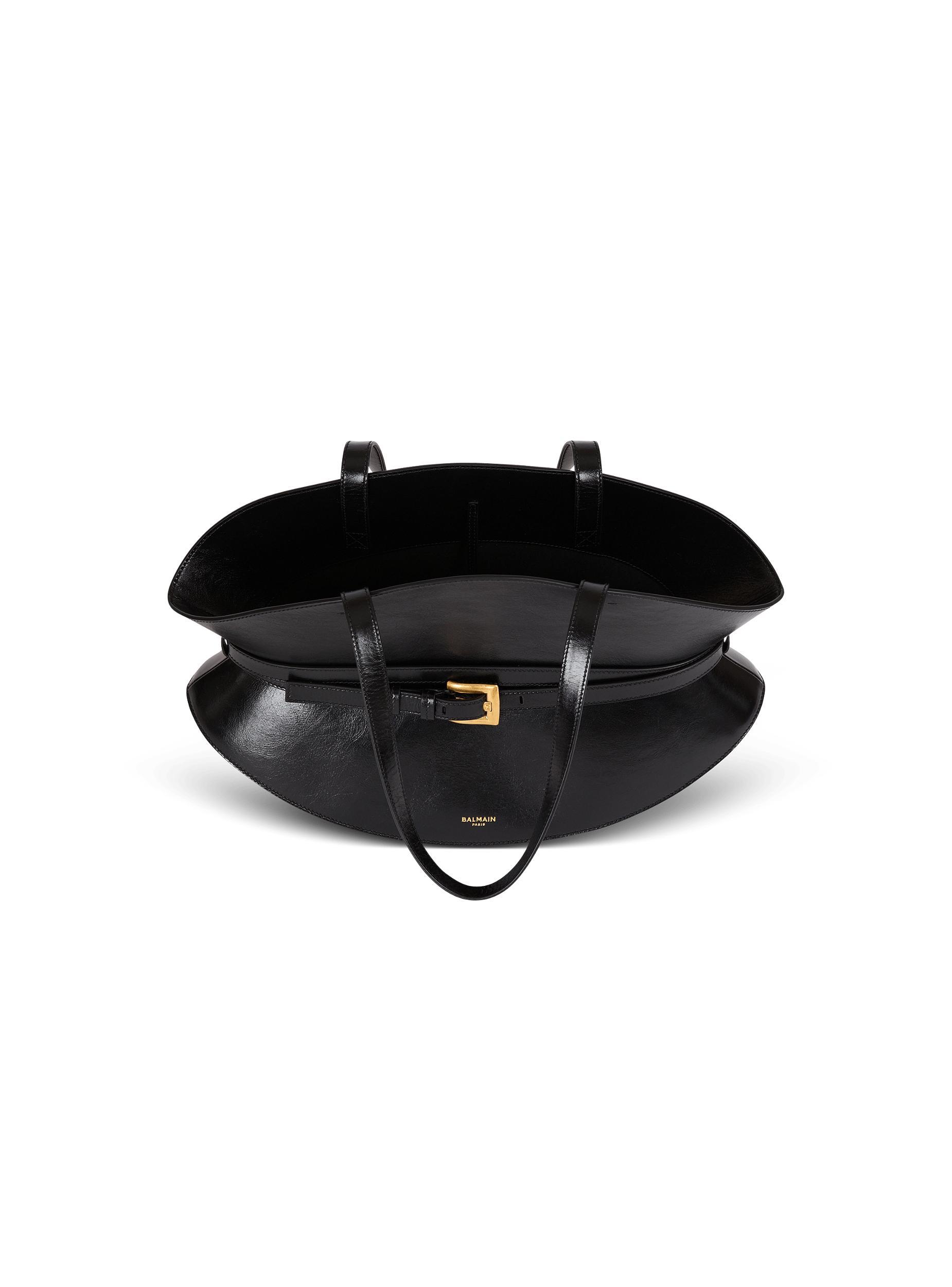 Shuffle Medium bag in leather Product Image