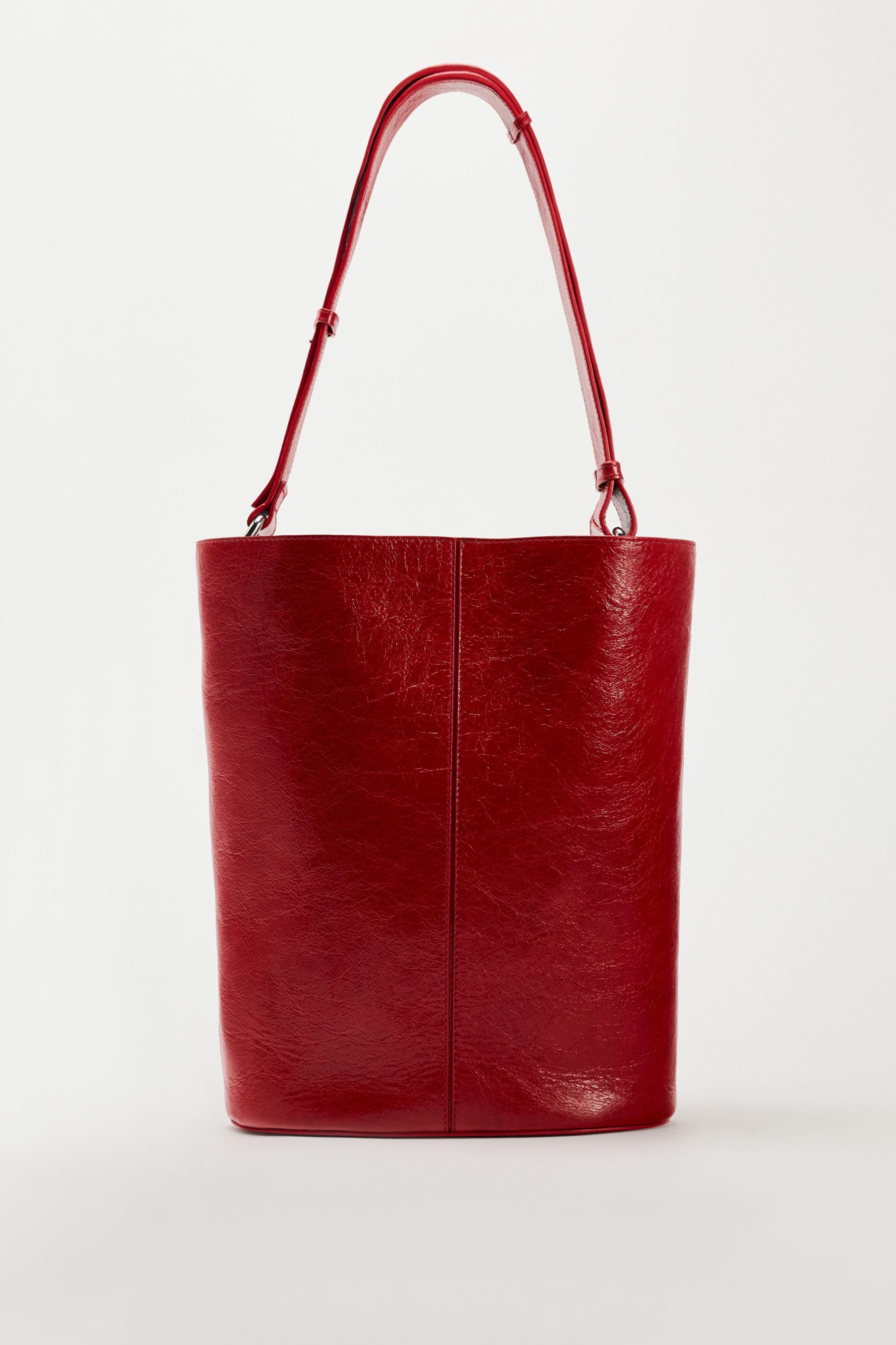 LEATHER BUCKET BAG Product Image