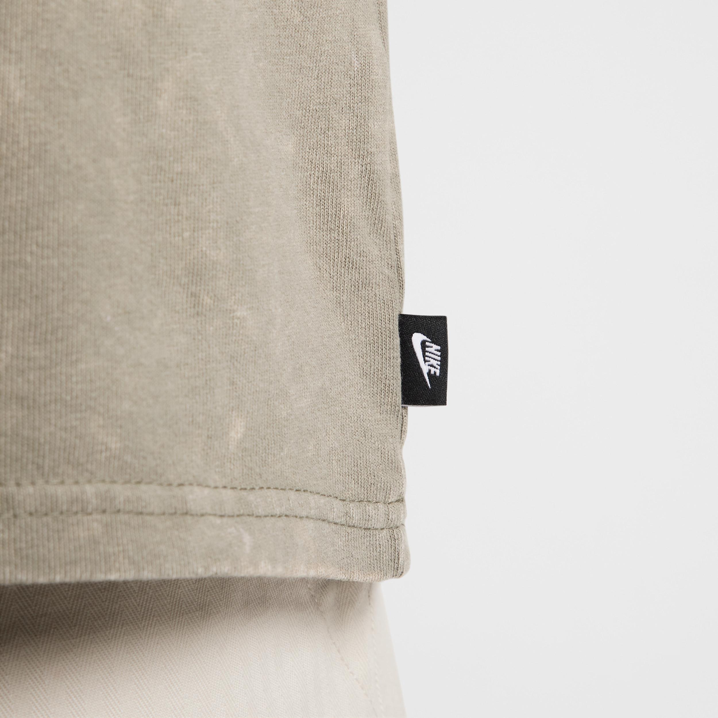 Nike Sportswear Premium Essentials Men's Max90 T-Shirt Product Image