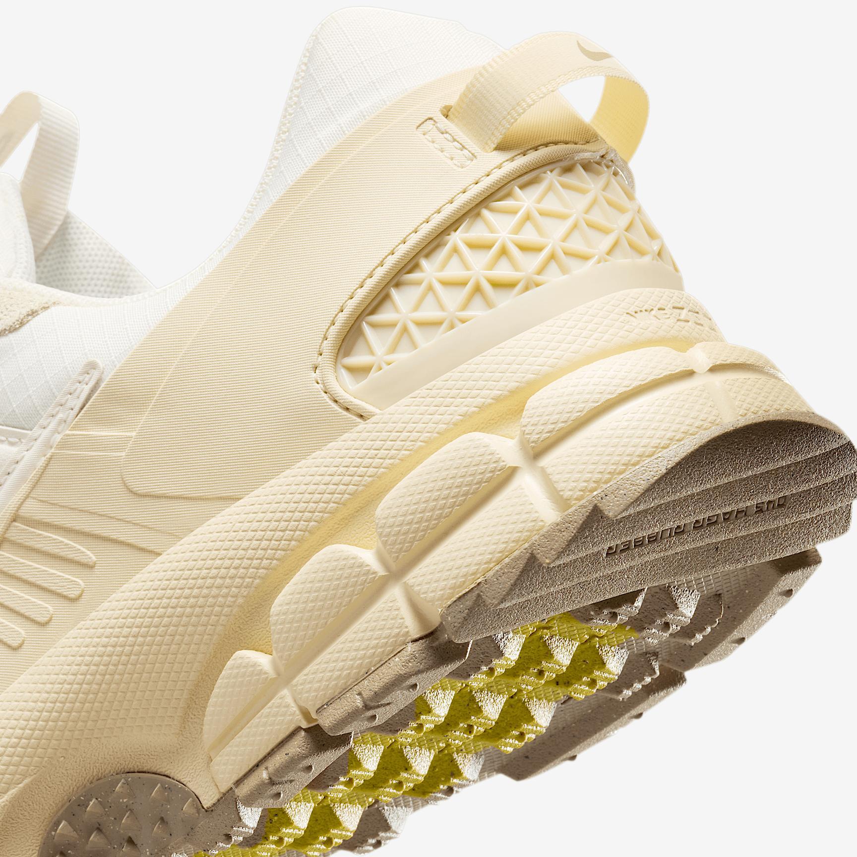 Nike Mens Zoom Vomero Roam Casual Shoes in College Grey/Vast Grey/White Product Image