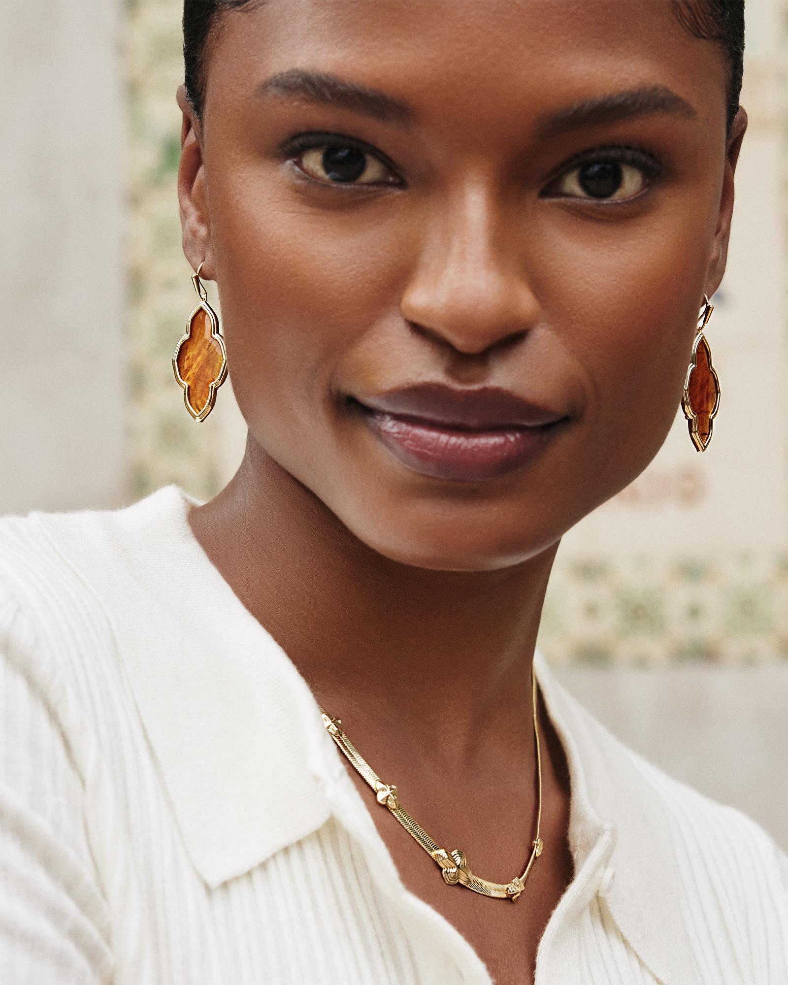 Abbie Herringbone Necklace in Gold Product Image