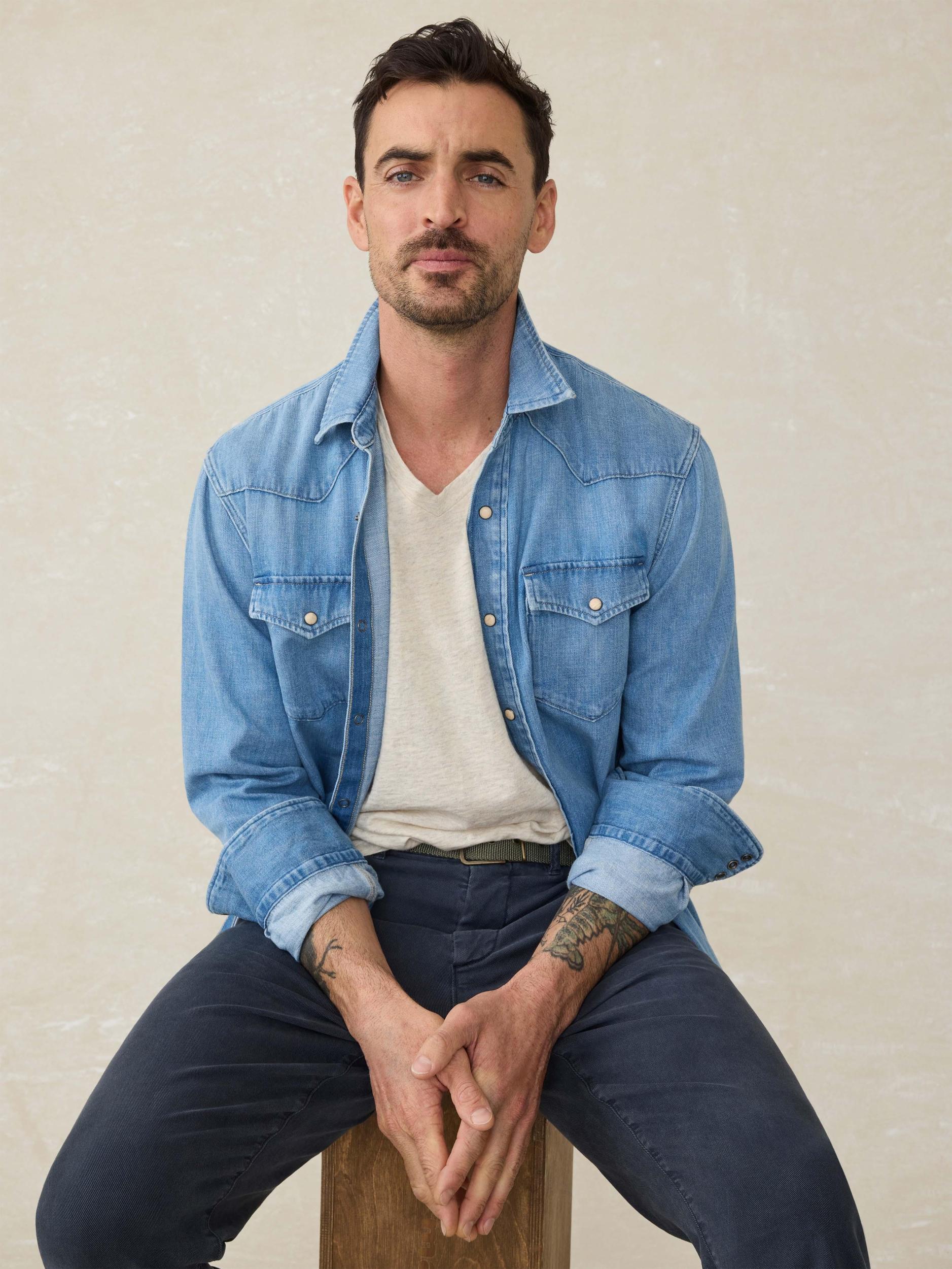 Short-Sleeve Sunwashed Regenerative Cotton V-Neck Tee - Island Dune Heather Male Product Image