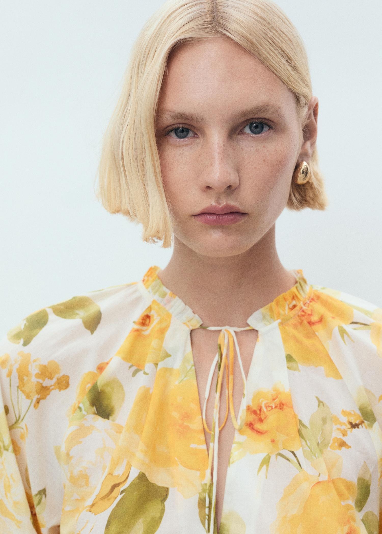 Floral cotton blouse - Women | MANGO USA Product Image
