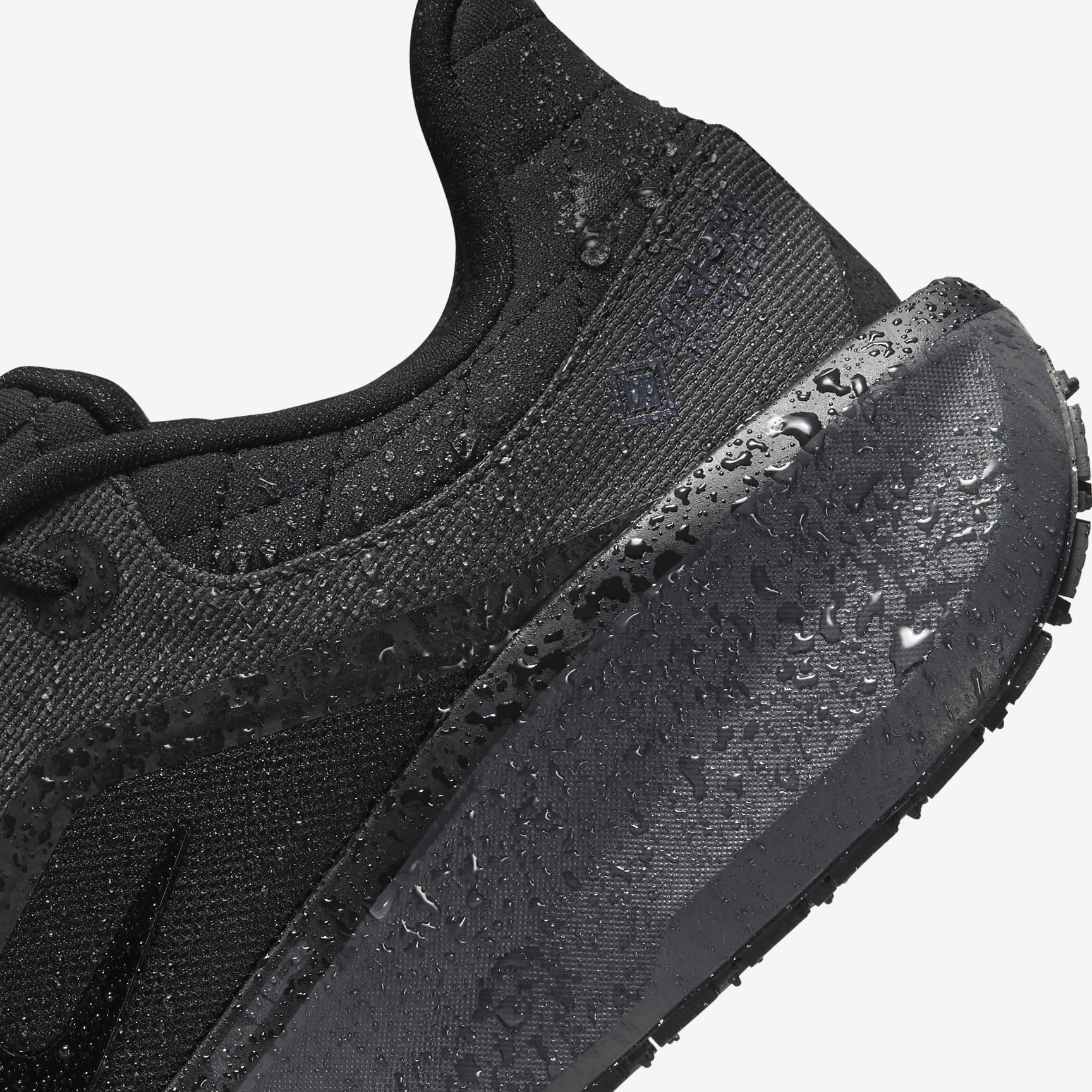 Nike Mens Air Winflo 11 Gore-Tex Waterproof Running Shoes Product Image