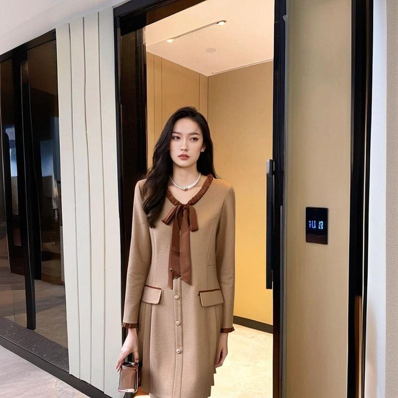 Plus Size Long-Sleeve V-Neck Contrast Trim Pleated Tie Front Mini A-Line Dress Product Image