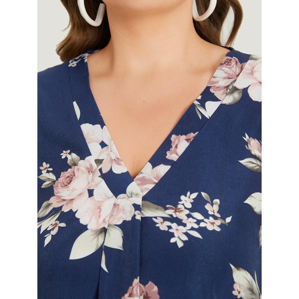 Plus Size Indigo Floral Print V Neck Plicated Detail Tab Sleeve Blouse Women Elegant Half Sleeve V-neck Dailywear Blouses BloomChic 26/4X Product Image