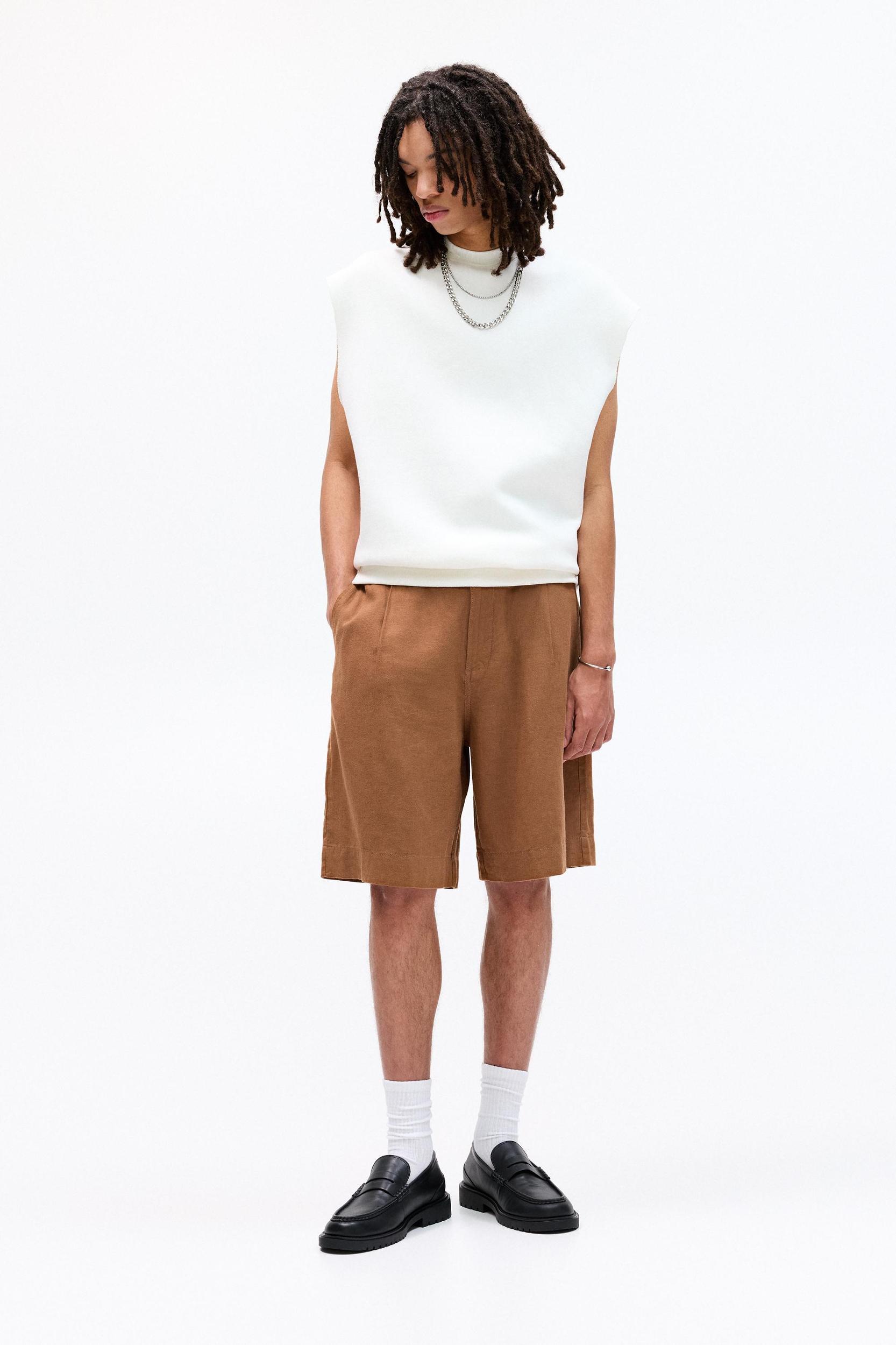 Baggy linen blend Bermuda shorts Product Image