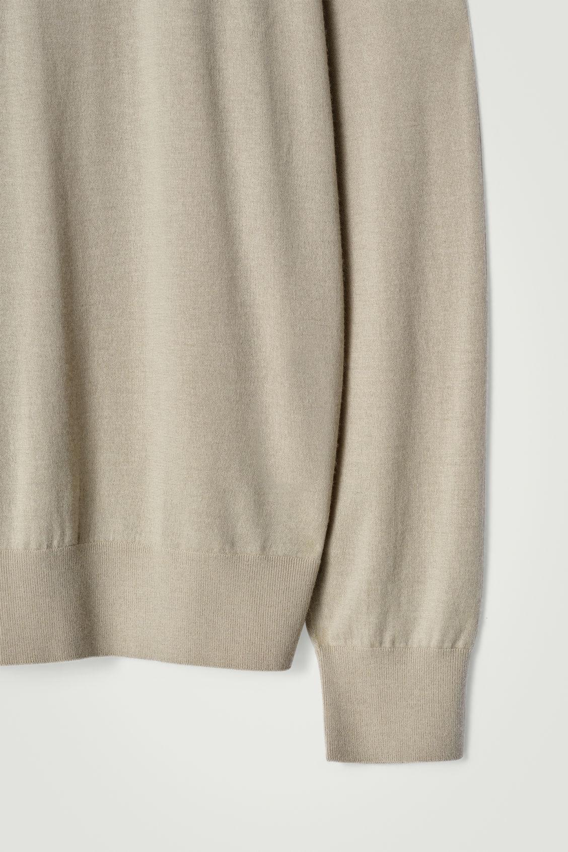 FINE-KNIT CASHMERE CREW-NECK SWEATER Product Image