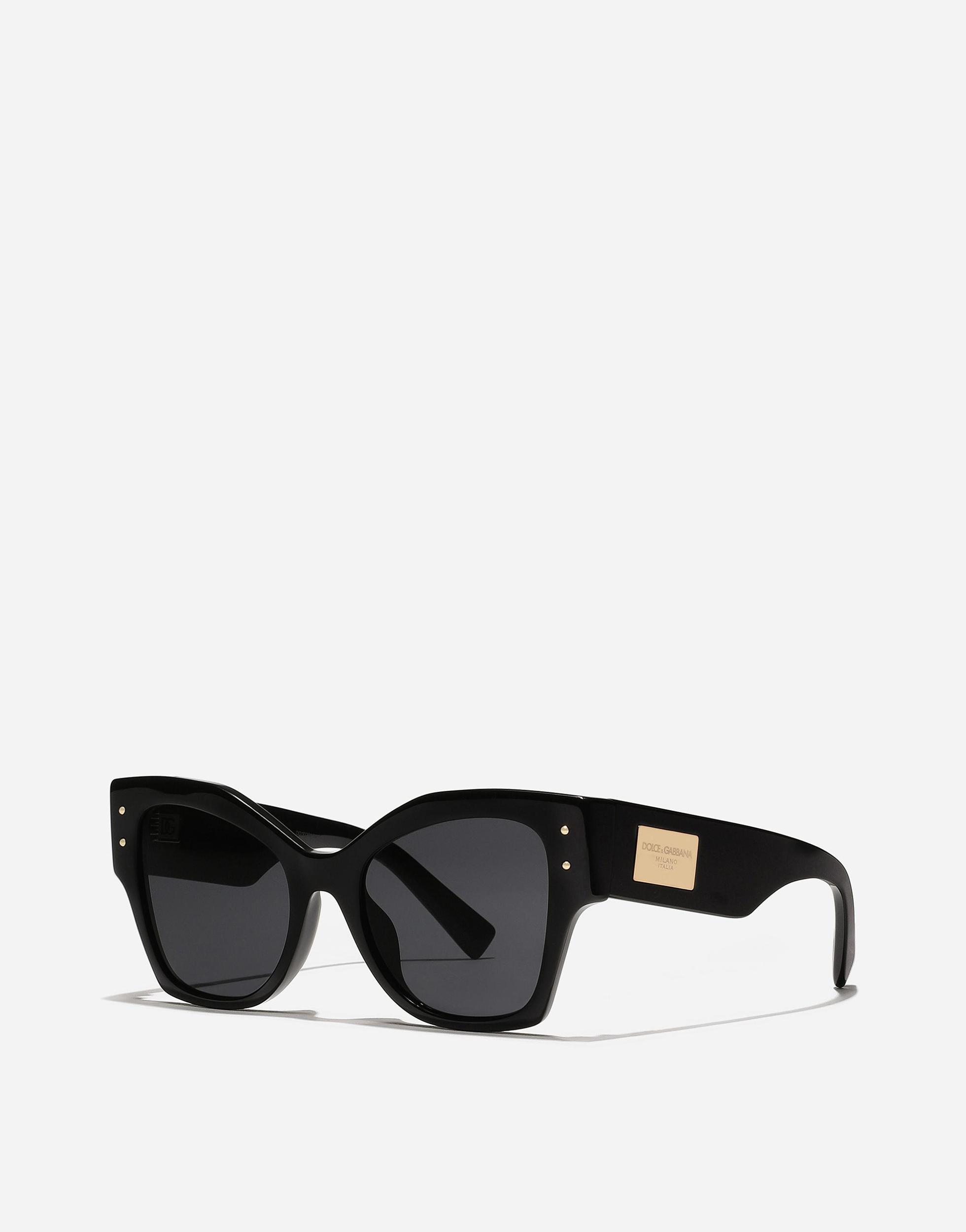 DOLCE & GABBANA Dg Logo Plaque Sunglasses In Black Product Image