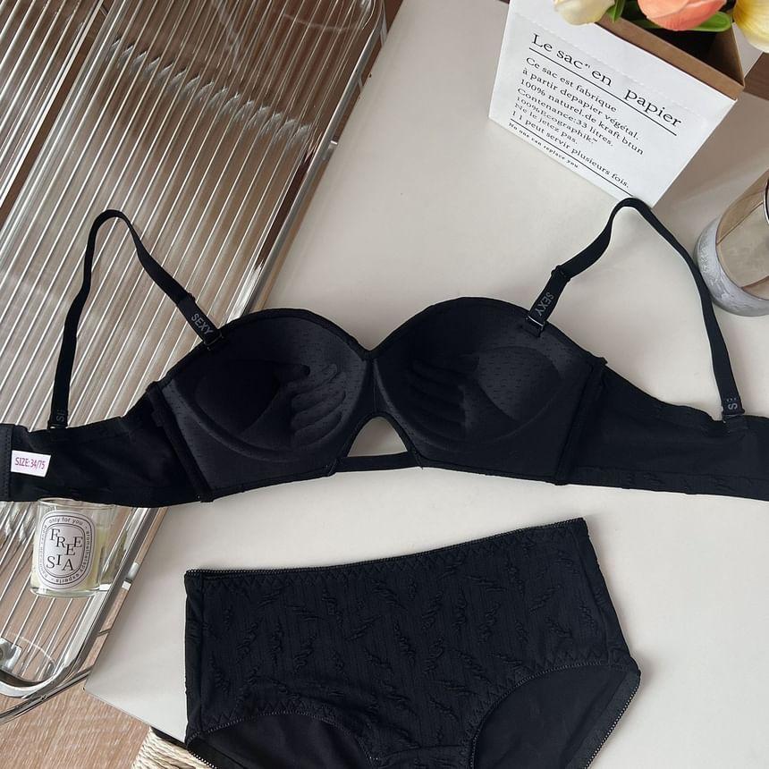 Lettering Print Cutout Wireless Bra Product Image