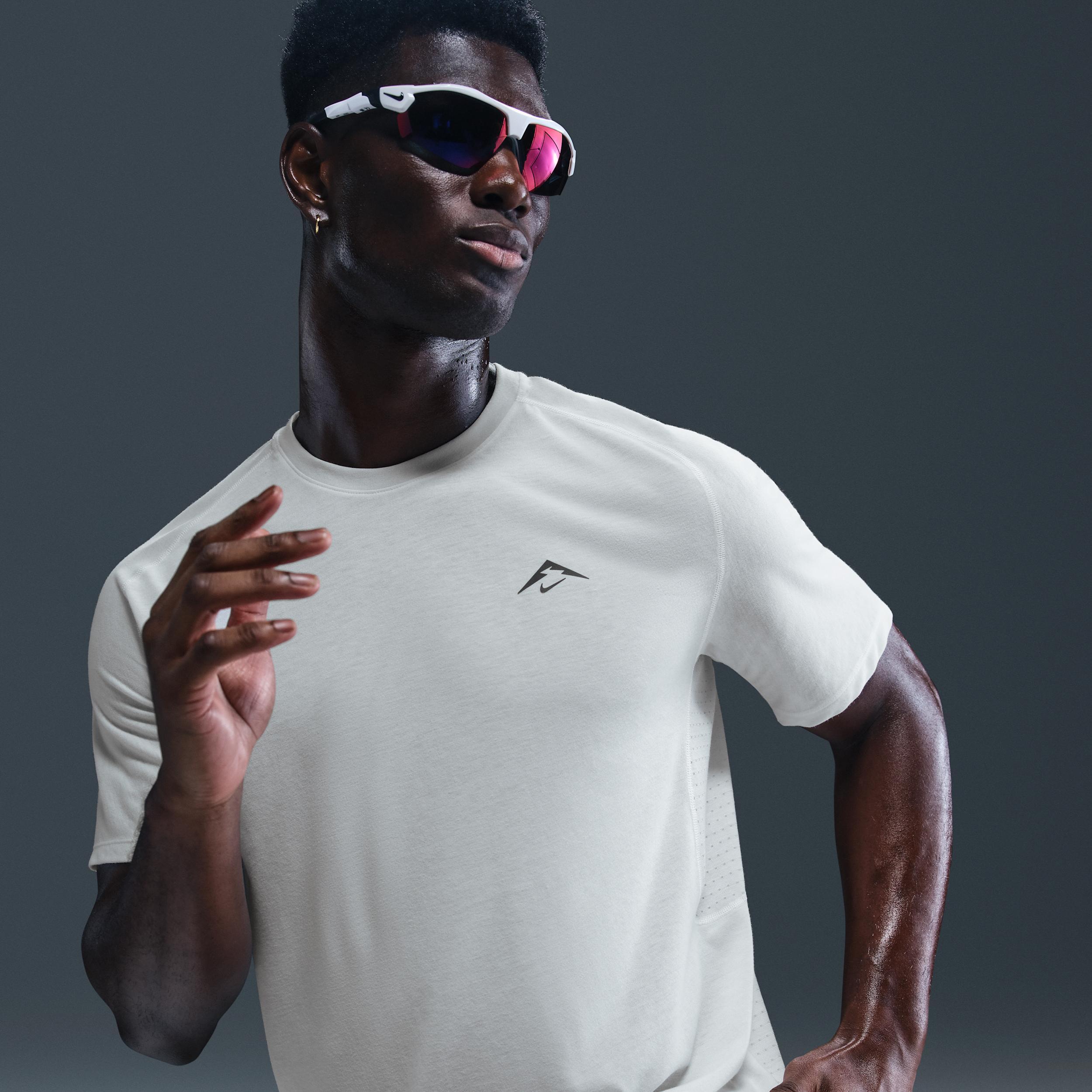 Nike Men's Solar Chase Dri-FIT ADV Short-Sleeve Running Top Product Image