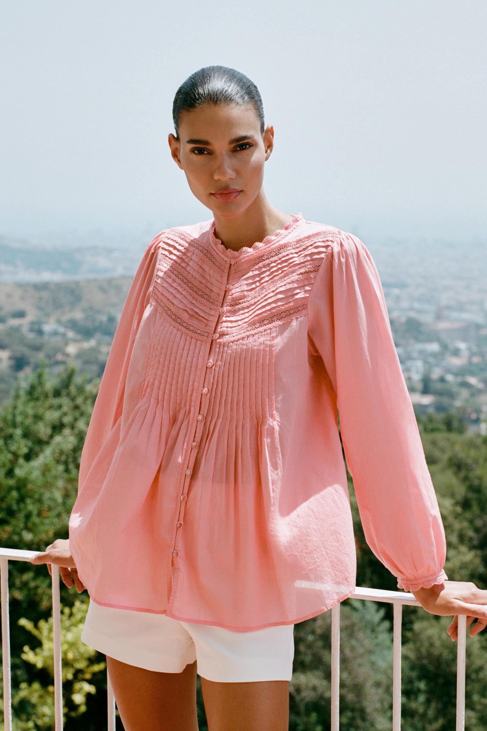 LACE ROMANTIC BLOUSE Product Image
