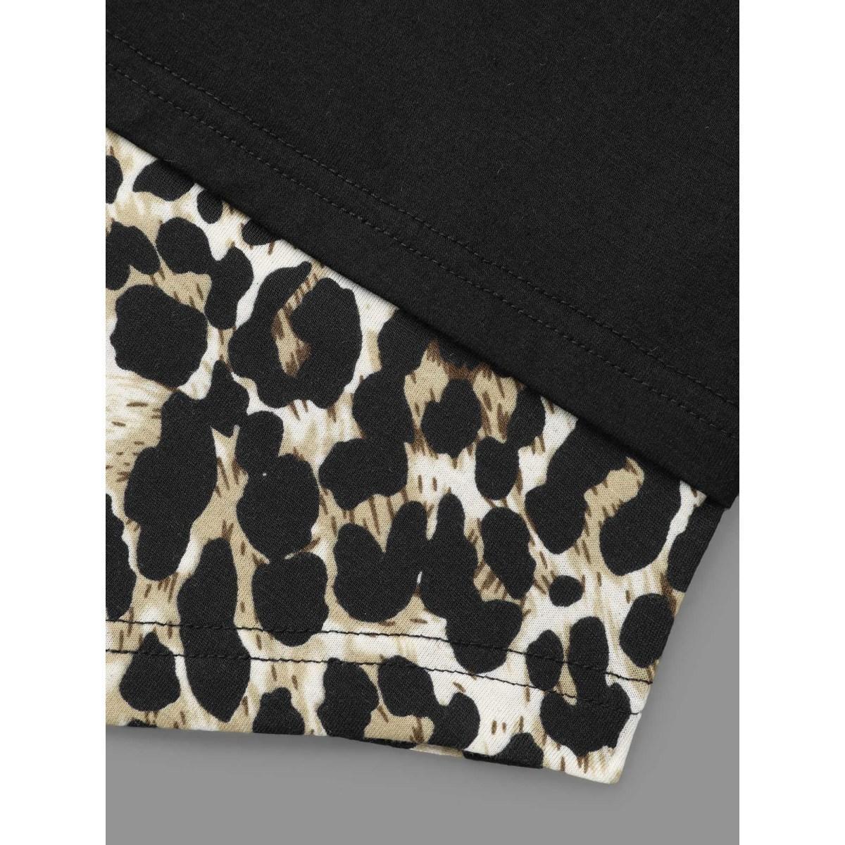 Plus Size Contrast Patchwork Leopard Stretchy T-shirt Black Women Casual Contrast Notched collar Everyday T-shirts BloomChic 30/6X Product Image