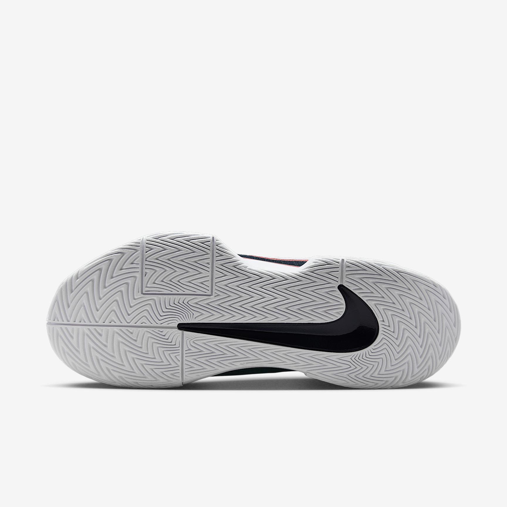 Nike Men's GP Challenge Pro Hard Court Tennis Shoes Product Image