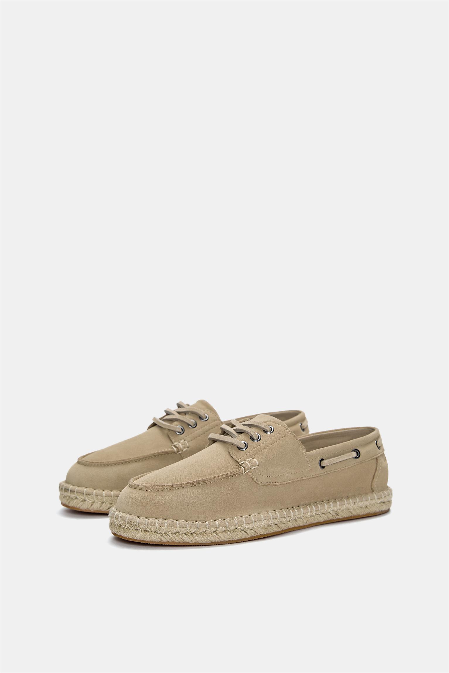 Leather deck shoes Product Image