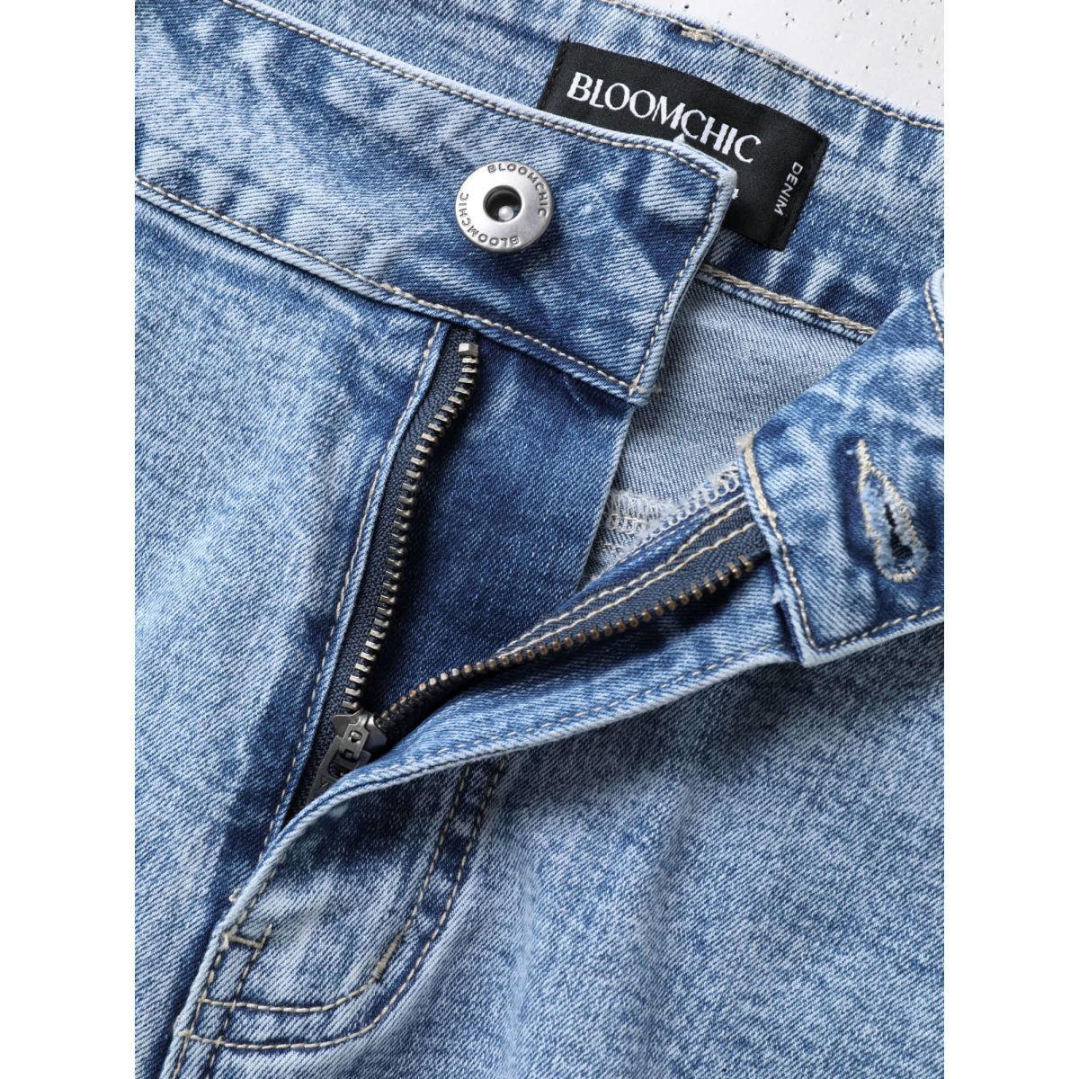 Plus Size Classic Cut Skinny-Fit Denim Shorts Women Midblue Medium stretch Everyday-Casual Slanted pocket Denim Shorts BloomChic 22/3X Product Image