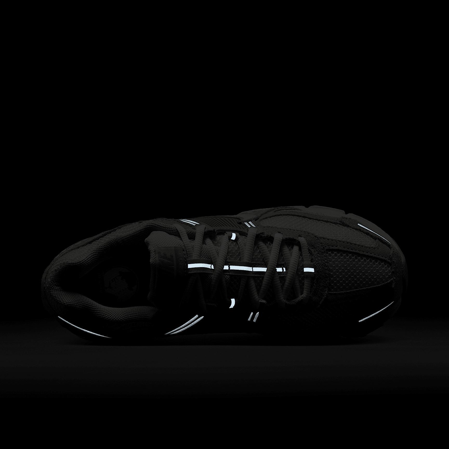 Nike Women's Zoom Vomero Shoes Product Image