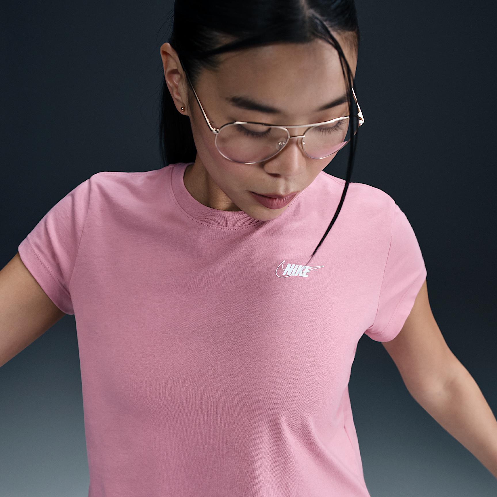 Nike Sportswear Club Women's Short-Sleeve Cropped Graphic T-Shirt Product Image