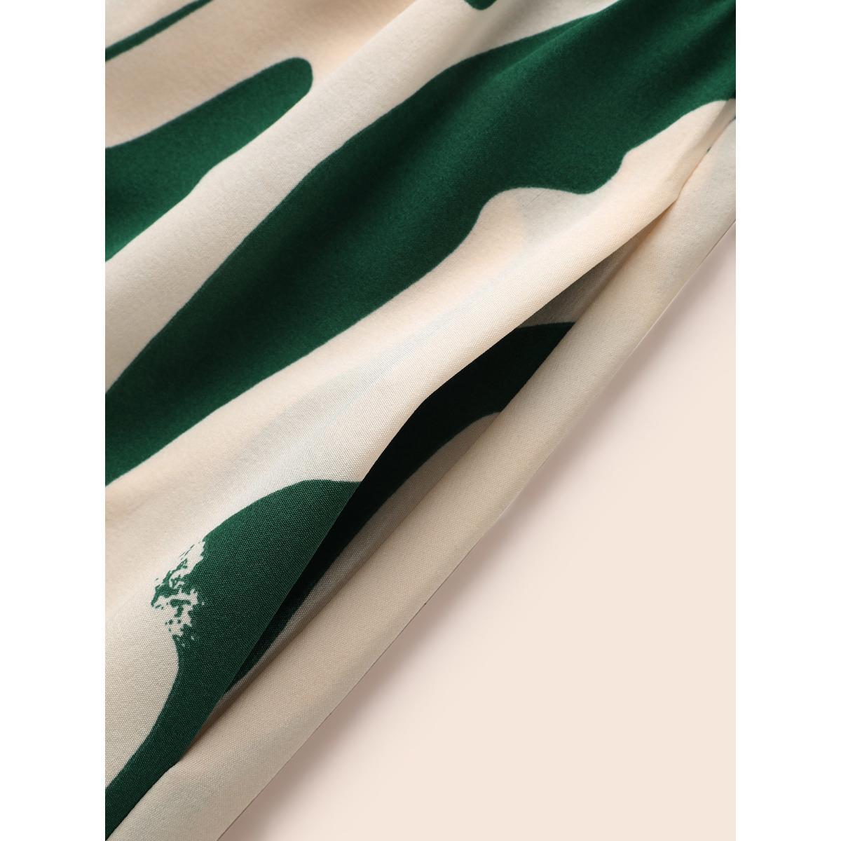 Plus Size Geometric Print Shirred Gathered Dress Emerald Women At the Office Gathered V-neck Half Sleeve Curvy BloomChic 26/4X Product Image