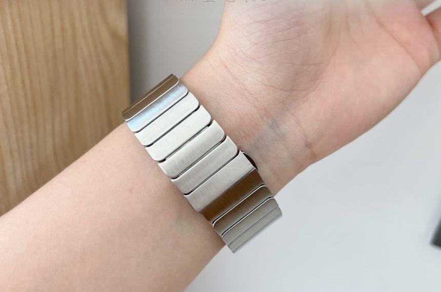 Stainless Steel Apple Watch Band Product Image