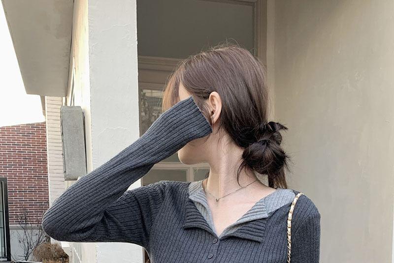 Long Sleeve Mock Two Piece V-Neck Color-Block Ribbed-Knit Slim-Fit Crop Top Product Image