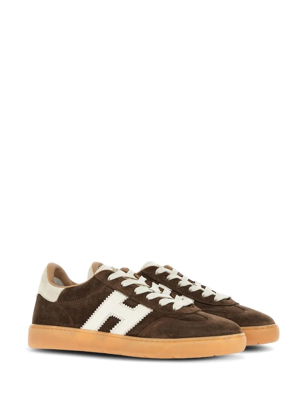 Cool low-top suede sneakers Product Image