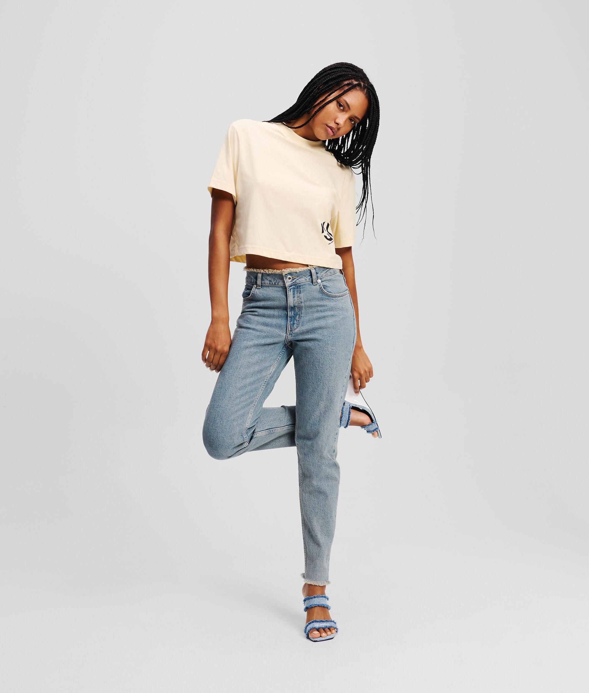 MOM JEANS Product Image