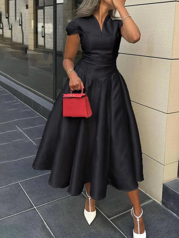Short Sleeves Solid Color V-Neck Midi Dresses Product Image