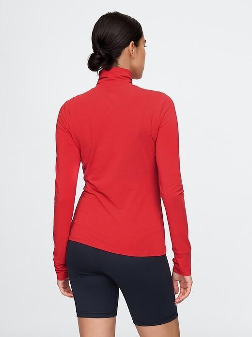 GapFit Breathe Turtleneck Product Image