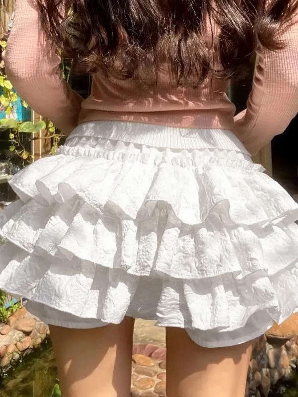 Solid Textured Tiered Shorts Product Image