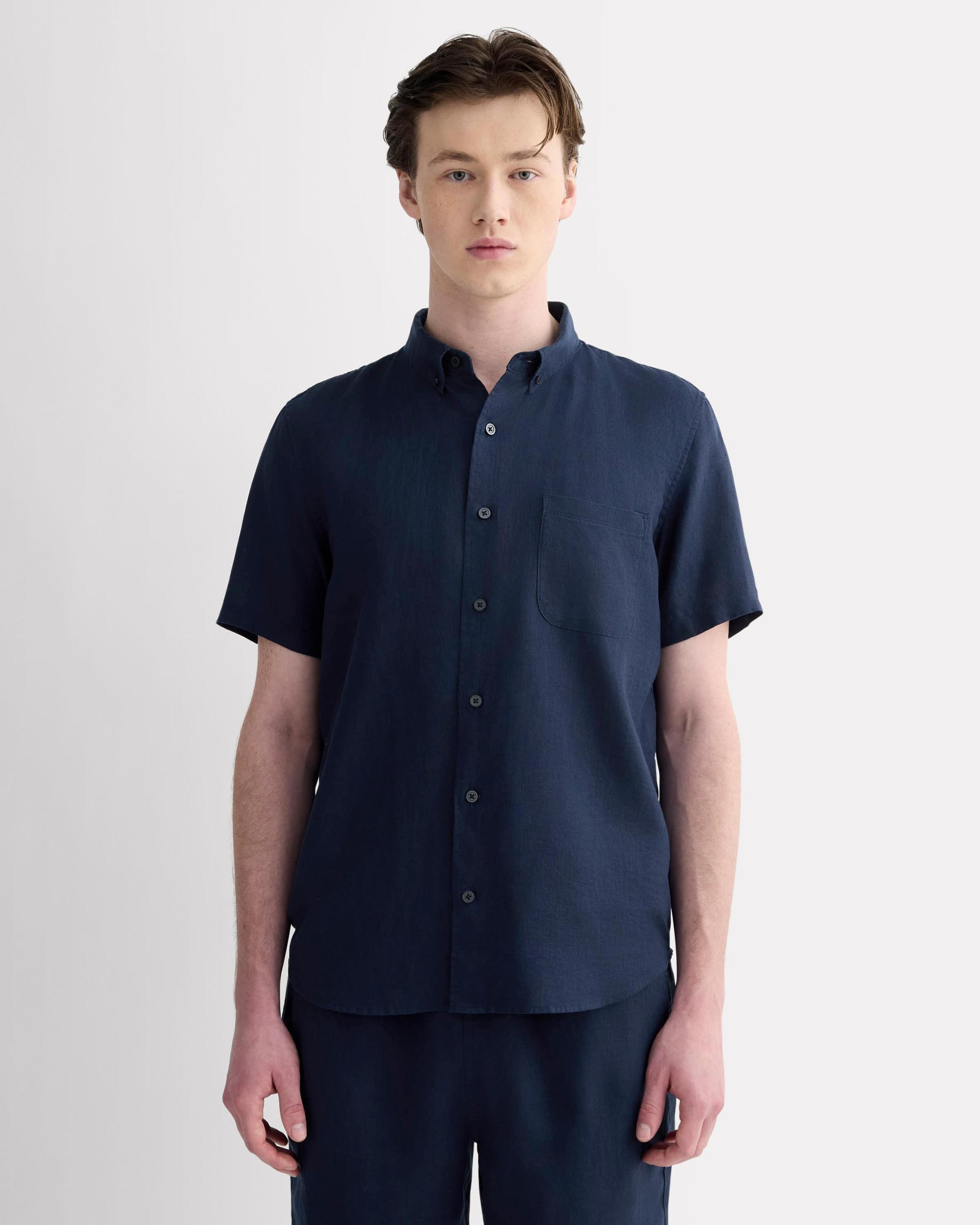 The Classic Short-Sleeve Shirt in Linen Product Image