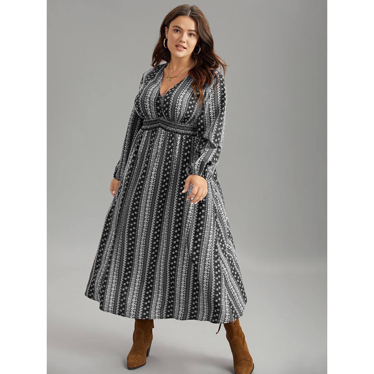 Plus Size Bandana Print Wrap Shirred Dress DarkBlue Women Resort Elastic cuffs V-neck Long Sleeve Curvy Midi Dress BloomChic 26/4X Product Image